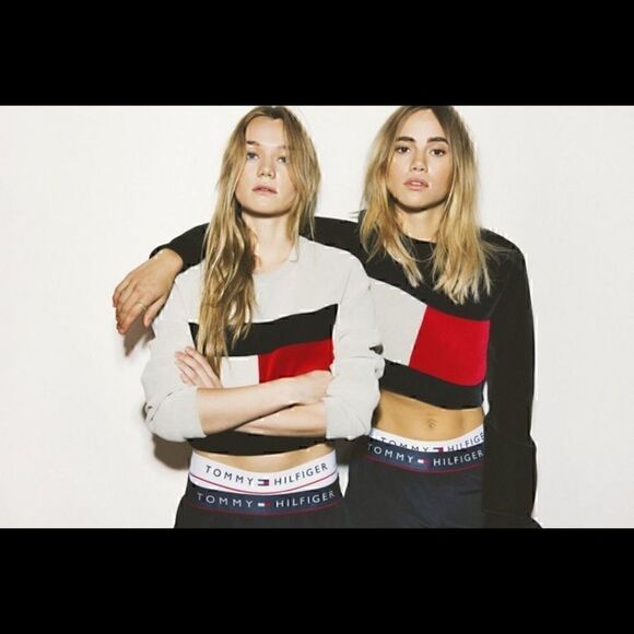 TOMMY HILFIGER retro 90’s style Medium Sweatshirt nwt $69 - Picture 8 of 8